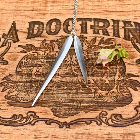 Me & Ro Extra Long Leaf Pendant - Picture 9 of 13